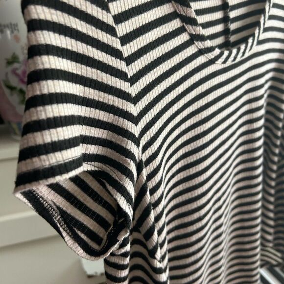 Pink Rose Black and White Striped Short Sleeve Tee M - Picture 5 of 16